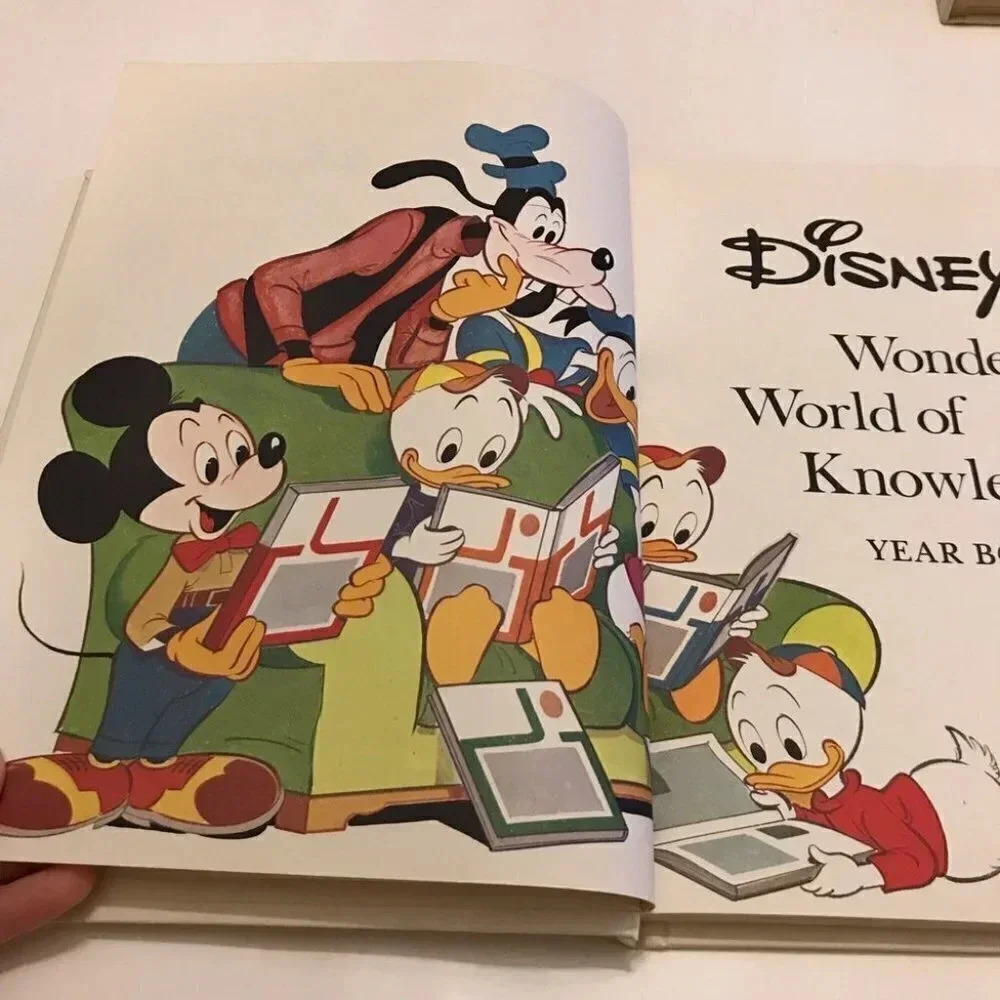 Disney’s World Of Knowledge Yearbook 1980 Book - Picture 4 of 9
